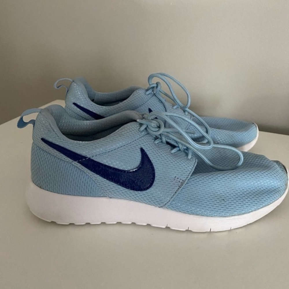 Blue Nike tennis‎ shoes